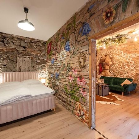 Accommodation At The Folklore Apartment Братислава Екстериор снимка