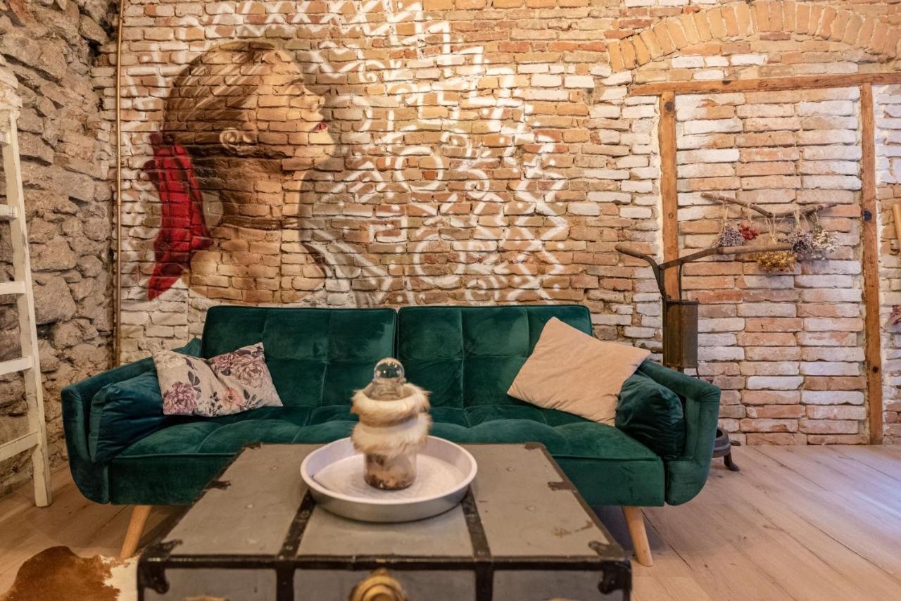 Accommodation At The Folklore Apartment Братислава Екстериор снимка