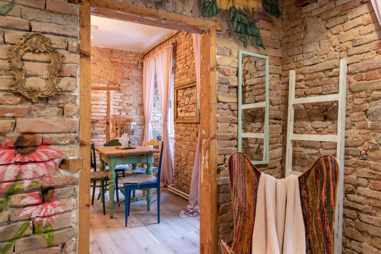 Accommodation At The Folklore Apartment Братислава Екстериор снимка