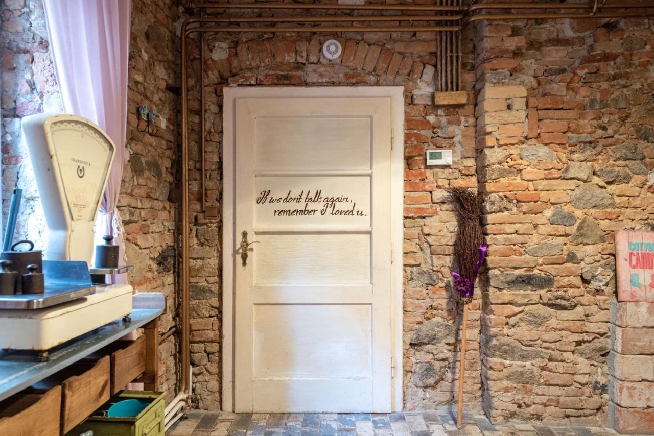 Accommodation At The Folklore Apartment Братислава Екстериор снимка