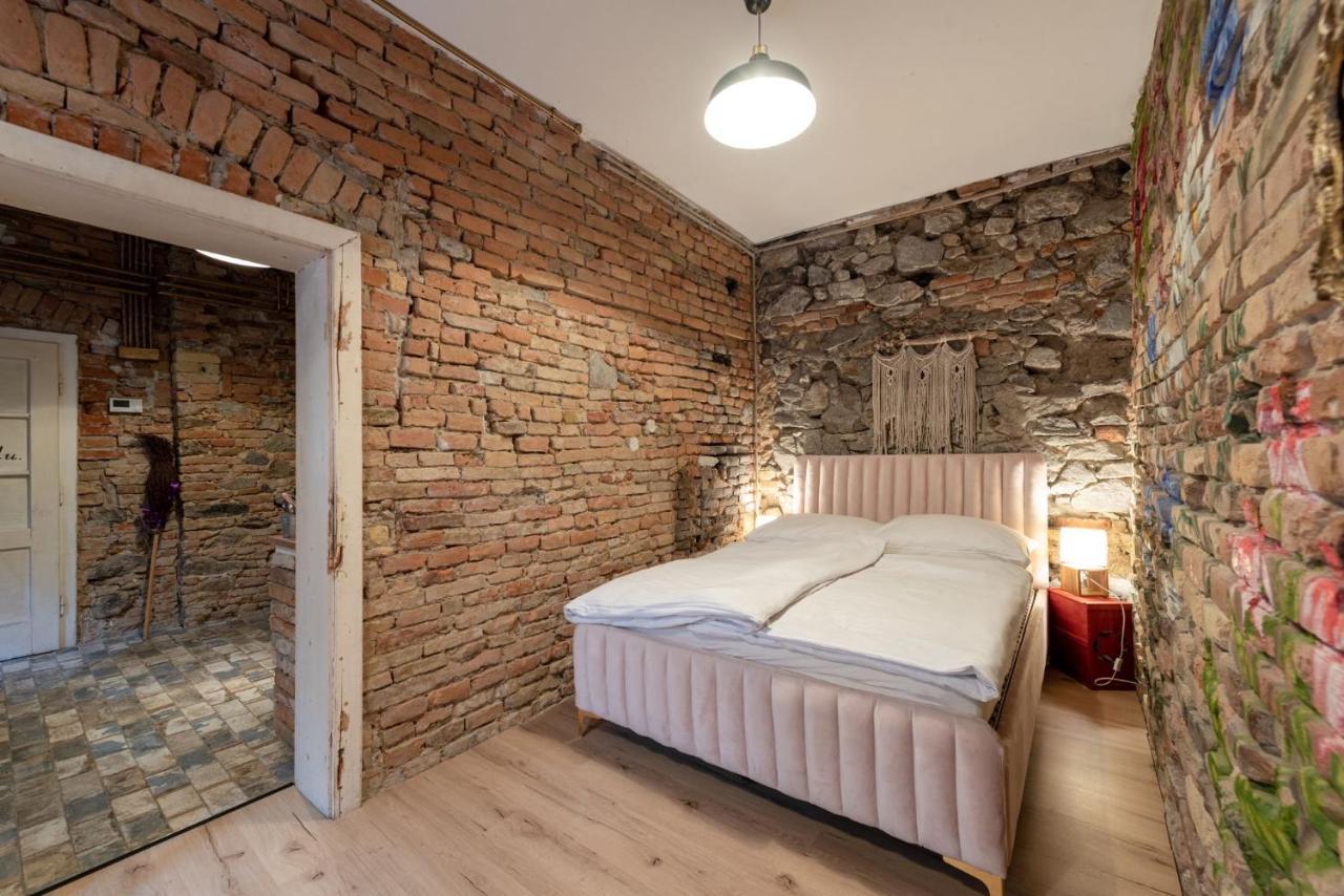 Accommodation At The Folklore Apartment Братислава Екстериор снимка
