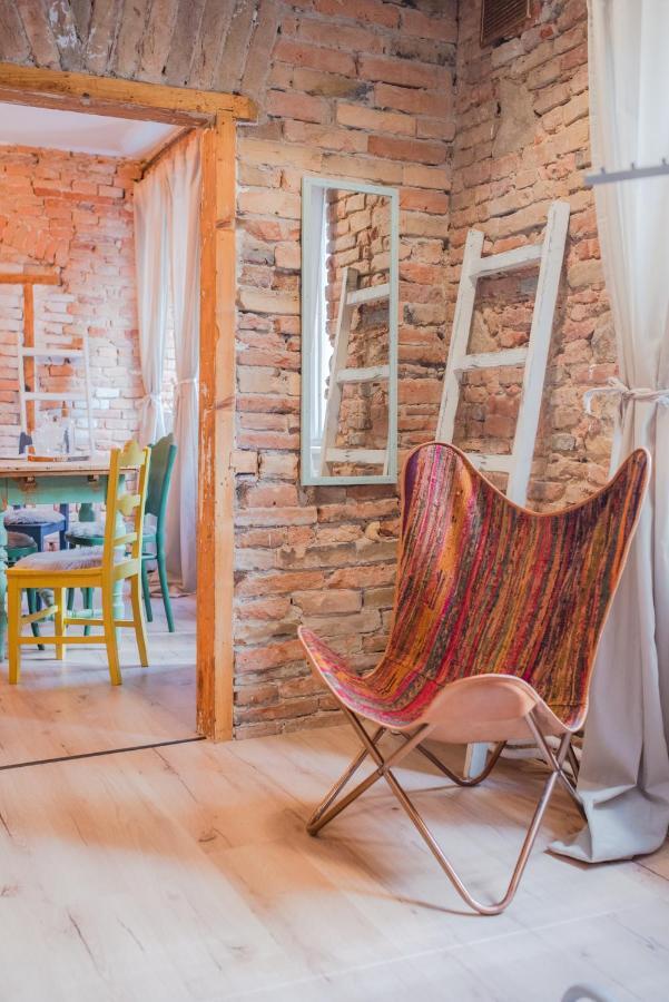 Accommodation At The Folklore Apartment Братислава Екстериор снимка