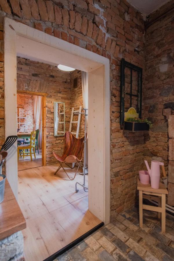 Accommodation At The Folklore Apartment Братислава Екстериор снимка